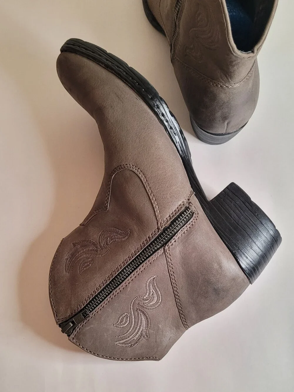 Born Riven Western Ankle Boots 10